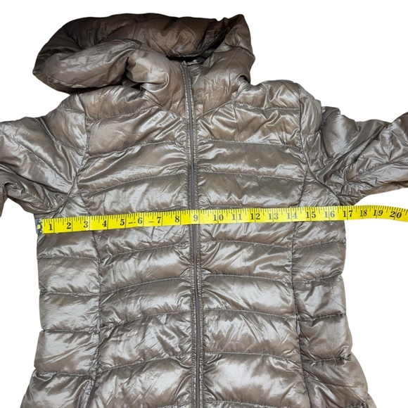 Uniqlo Waterproof Ultralight Feather Down Hooded Puffer Jacket 139037 Quilt XS - Picture 14 of 16